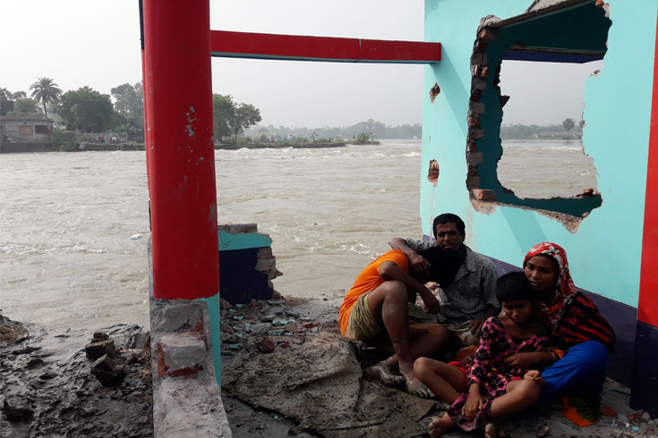 আত্রাইয়ের পেটে ১৬ বাড়ি, ঝুঁকিতে অর্ধশত