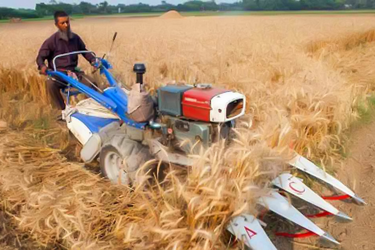 কৃষিতে-যন্ত্রের-ব্যবহার-বাড়াতে-চান-প্রধানমন্ত্রী