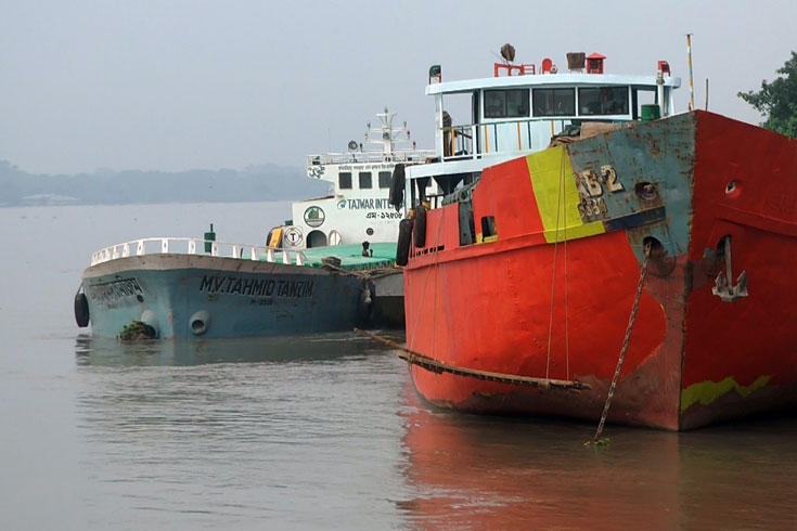 ধর্মঘটে নৌপথে পণ্য পরিবহন বন্ধ