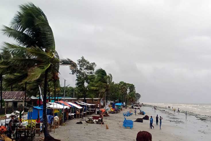 দুর্বল-নিম্নচাপ-উপকূল-অতিক্রম-করছে-কমল-সংকেত