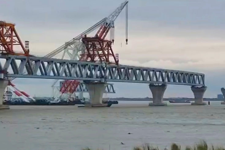 ‘আলোক স্বল্পতায়’ পদ্মায় বসল না স্প্যান