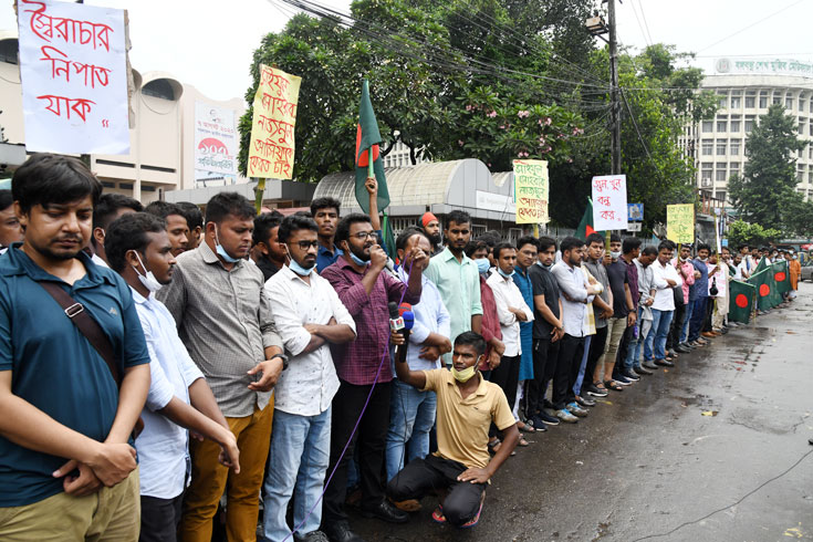 ১০ লাখ টাকা চাঁদা পেলেন নুর-রাশেদরা