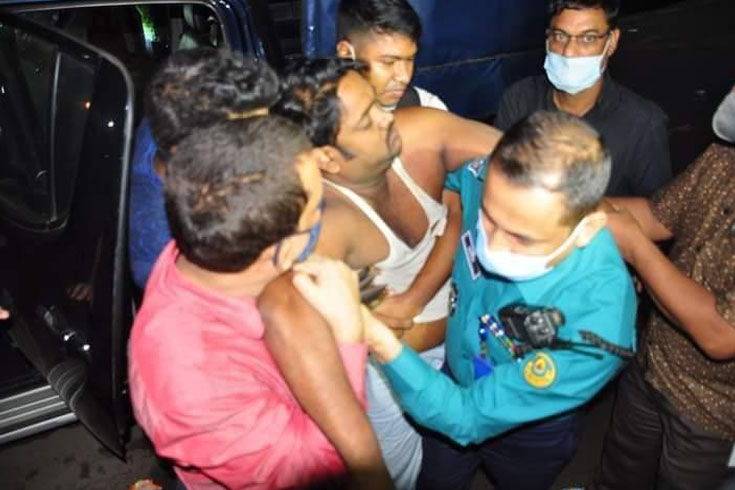 তারা বলছিল, ‘আর নিউজ করবি কি না’