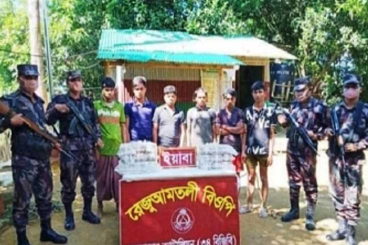 ঘুমধুমে-২-লাখ-ইয়াবাসহ-আটক-৬