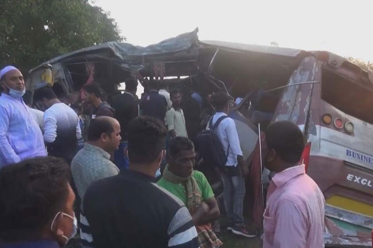 কালিয়াকৈরে রেললাইনে নাইট কোচ, নিহত বেড়ে ২