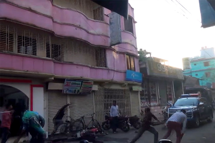 ‘সন্ত্রাসী’ হামলায় বিএনপির সভা পণ্ড, আহত ১০