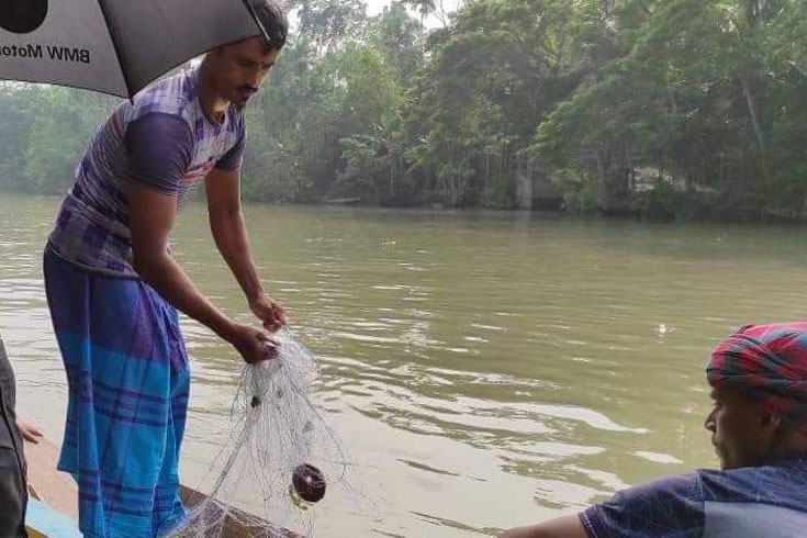 বরিশালে-ইলিশের-আকাল-দামও-বেশি