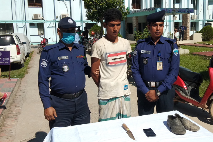 জুতা জোড়ায় ধরা খেল ‘খুনি’