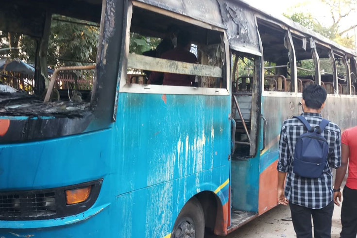 রাজধানীতে-৯-বাসে-আগুন