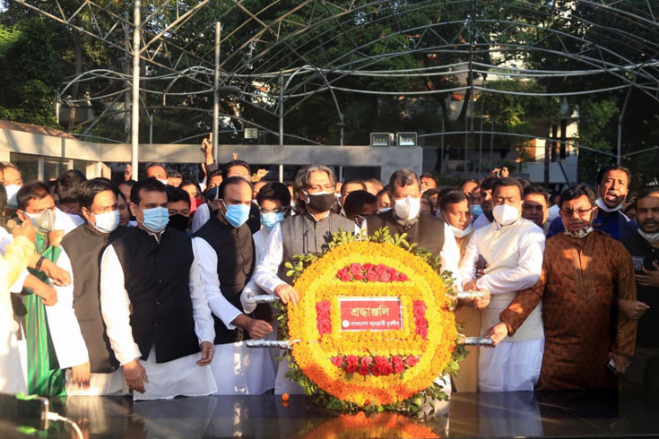বঙ্গবন্ধুর-প্রতিকৃতিতে-শ্রদ্ধা-যুবলীগের-নতুন-কমিটির