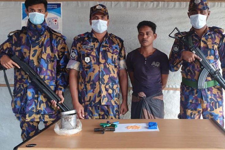 ইয়াবা-ও-গুলিসহ-রোহিঙ্গা-গ্রেফতার