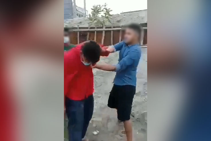 কিশোরকে মারধরের ভিডিও ভাইরাল, থানায় অভিযোগ


