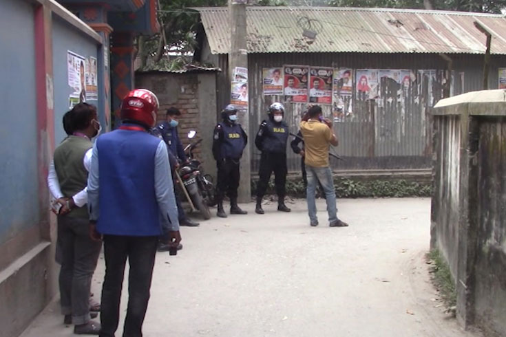 জঙ্গি-আস্তানা-সন্দেহে-সিরাজগঞ্জে-বাড়ি-ঘিরে-র‌্যাব