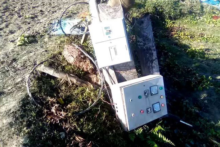 বাঁশের খুঁটিতে বিদ্যুতের তারে ঝরছে প্রাণ