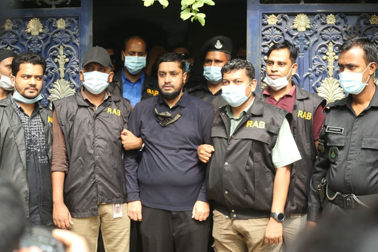 গোল্ডেন মনিরের তিন মামলা ডিবিতে