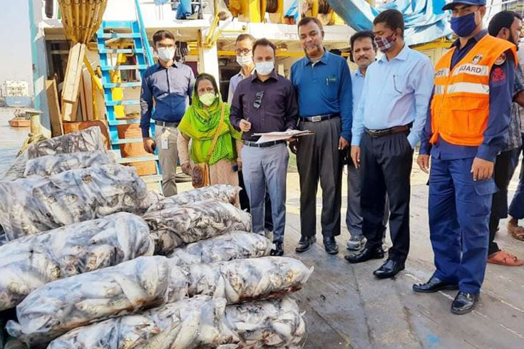 কর্ণফুলীতে ২ মেট্রিক টন জাটকা জব্দ, জরিমানা