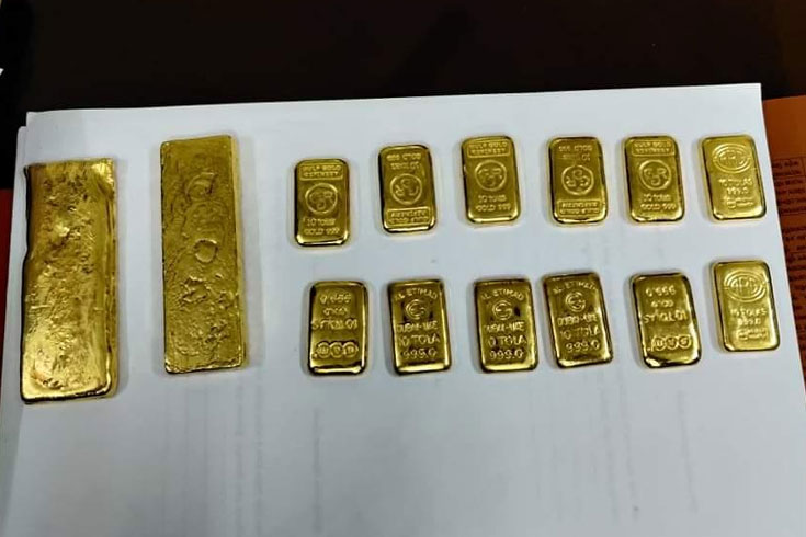 রেলের-চেকপোস্টে-ধরা-পড়ল-২২১-ভরি-সোনা