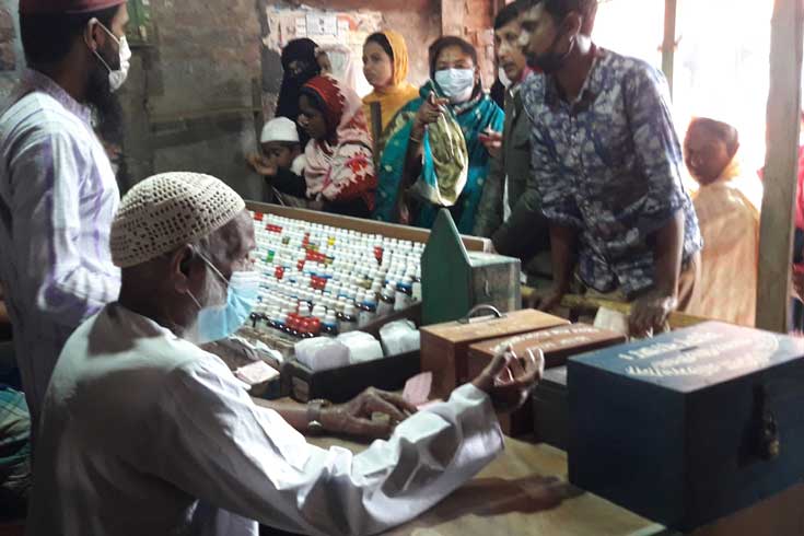 ৯০-পেরিয়েও-চিকিৎসা-দিচ্ছেন-পাঁচপাই-ডাক্তার