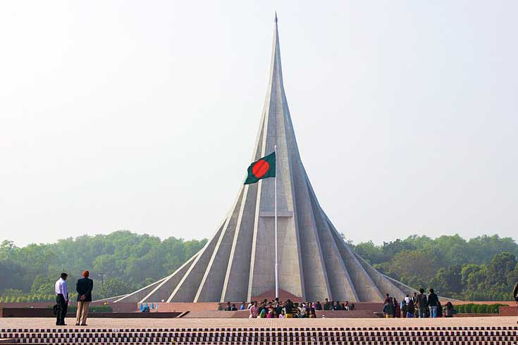 স্বাস্থ্যবিধি মেনে স্মৃতিসৌধে শ্রদ্ধা নিবেদন