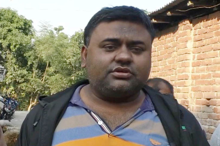শিক্ষককে বিবস্ত্র করে নির্যাতন, গ্রেফতার ১
