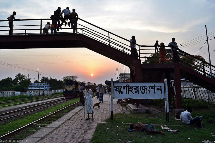 অবৈধ ক্রসিংয়ে ট্রেনের ধাক্কায় ব্যবসায়ী নিহত