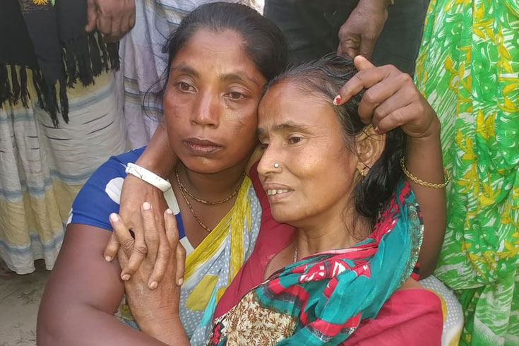 স্বামী-সন্তানকে হারিয়ে একা ঝর্ণা মনি