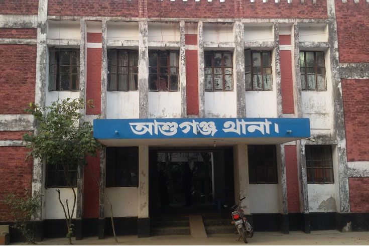 এলজিইডির কর্মীকে চেয়ারম্যানের মারধর
