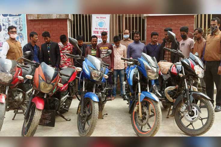 পাঁচ-মোটরসাইকেলসহ-১২-চোর-গ্রেফতার 