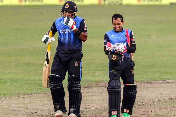 চট্টগ্রামের বিপক্ষে টস হেরে ব্যাটিংয়ে ঢাকা