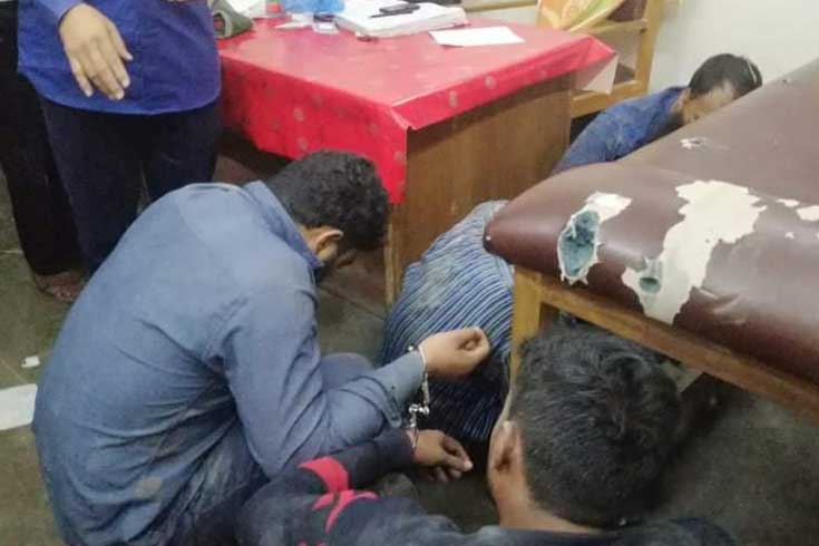 স্থানীয়রাই ধরল চার ডাকাত