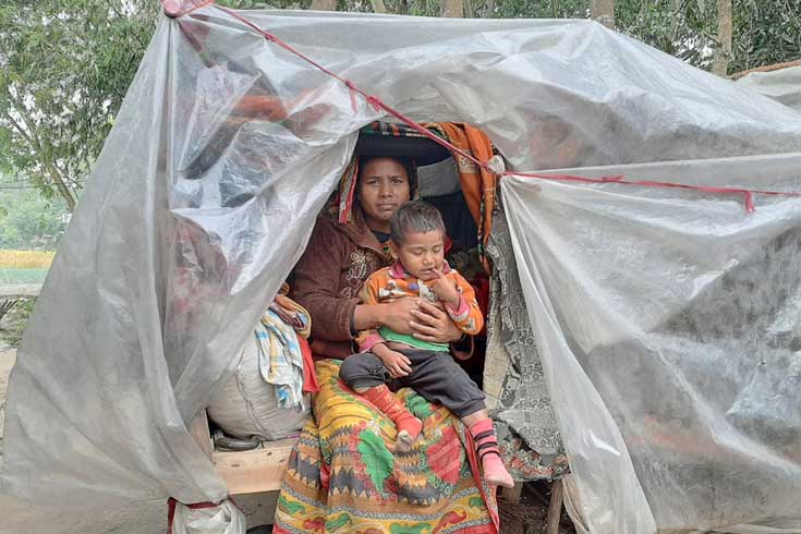 চৌকি-যখন-বসতবাড়ি