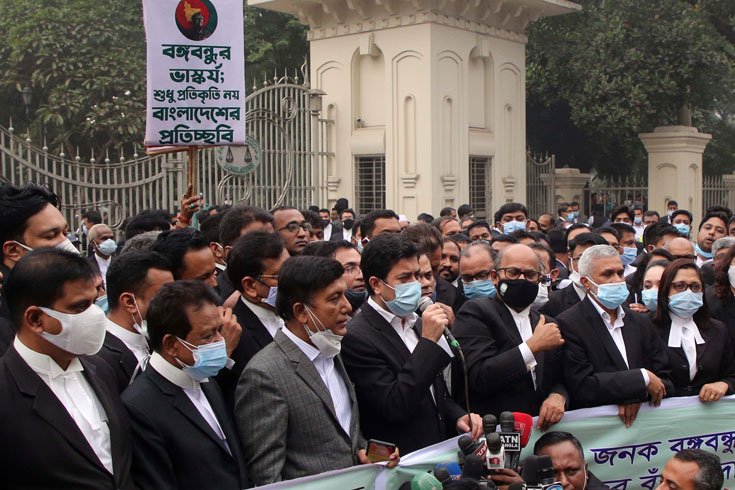 শাপলা-চত্বর-ভুলে-গেছেন?-বাবুনগরীকে-প্রশ্ন