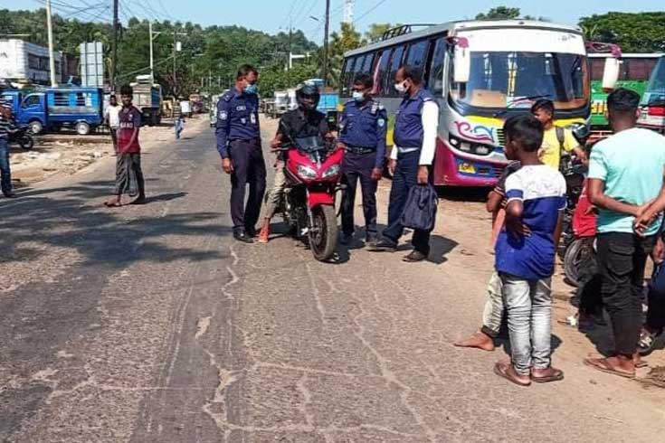 টেকনাফে ১০ মোটরসাইকেল জব্দ, ১০০ চালকের নামে মামলা