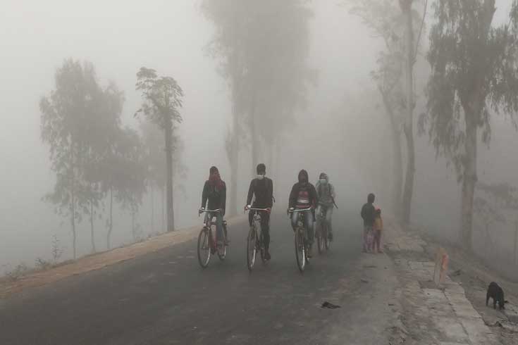 শীতের-কাপড়-কেনার-টাকা-নাই-খ্যাতা-গাত-দিয়া-থাকি