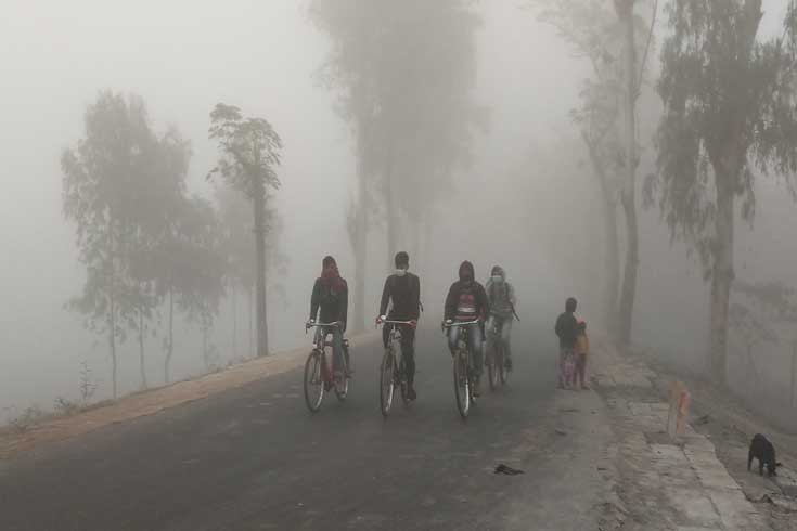 ‘শীতের কাপড় কেনার টাকা নাই, খ্যাতা গাত দিয়া থাকি’