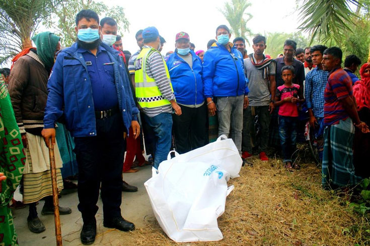 কিশোরের বিবস্ত্র জিহ্বা কাটা মরদেহ