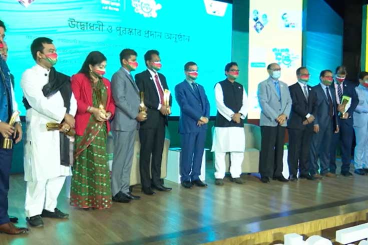 ডিজিটাল-বাংলাদেশ-দিবসে-১৫-ব্যক্তি-ও-প্রতিষ্ঠানকে-সম্মাননা