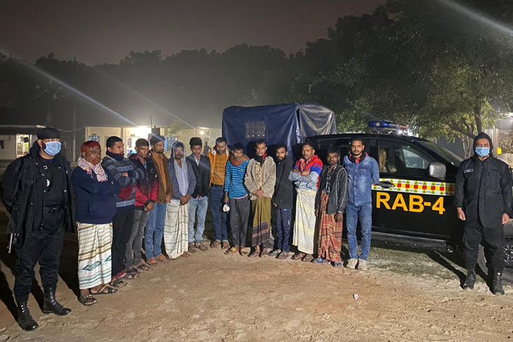 রাতে-জুয়ার-আসরে-র‌্যাবের-অভিযান-গ্রেফতার-১২