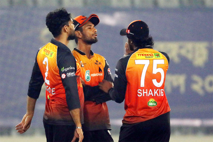 মাশরাফির-পাঁচ-উইকেটে-ফাইনালে-খুলনা