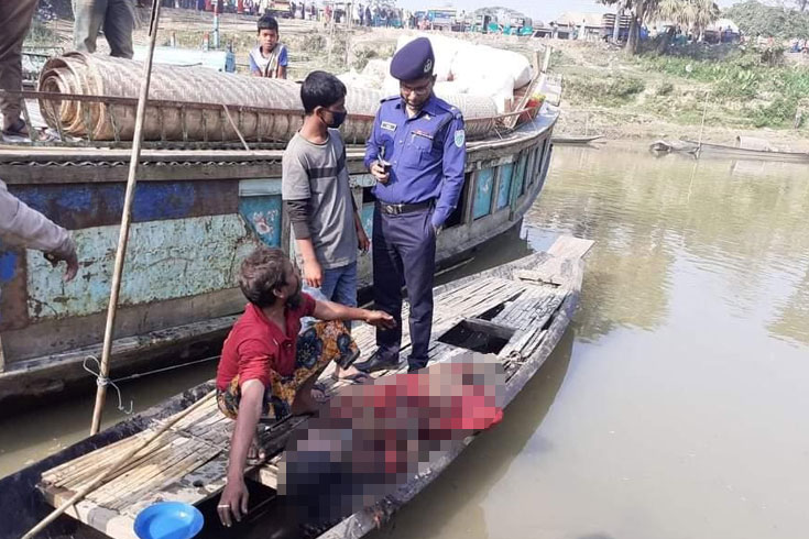 খোয়াই-নদীতে-নারীর-হাত-পা-বাঁধা-মরদেহ