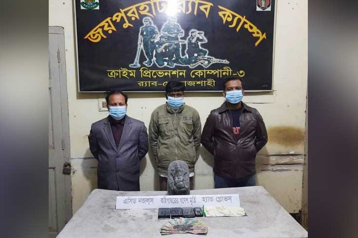 কষ্টিপাথরের-মূর্তিসহ-তিন-পাচারকারী-গ্রেফতার
