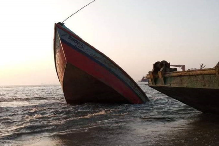 বঙ্গোপসাগরে-পাথরবোঝাই-জাহাজডুবি