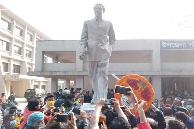 এ যেন জীবিত বঙ্গবন্ধু