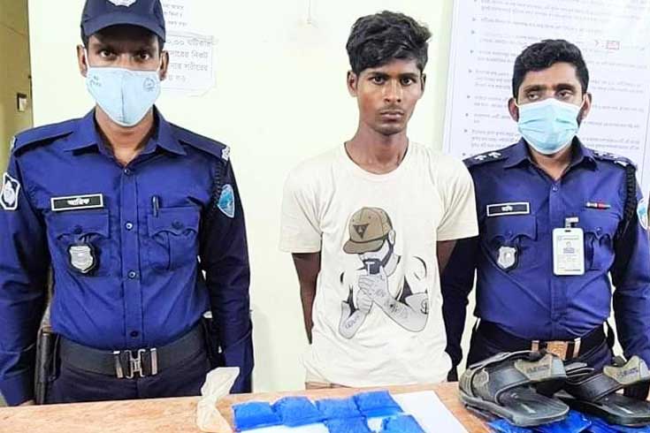 পুলিশ-দেখে-দৌড়-ধরার-পর-আড়াই-হাজার-ইয়াবা