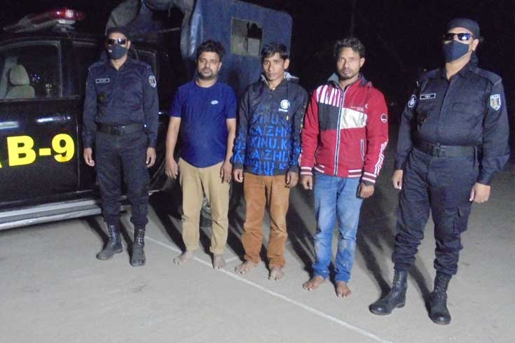 ৪২ বোতল ফেন্সিডিলসহ গ্রেপ্তার তিন