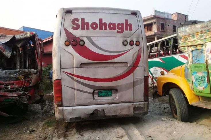 বাসচাপায়-গেল-গৃহবধূর-প্রাণ