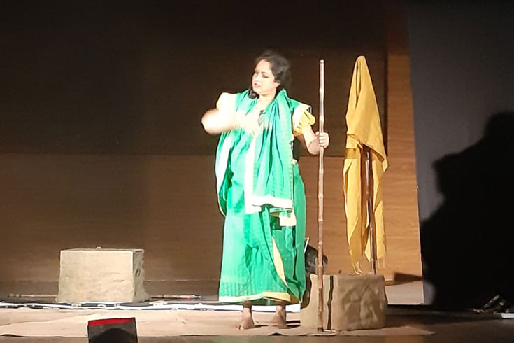 মান্নান-হীরাকে-উৎসর্গ-করে-লাল-জমিন-মঞ্চায়ন