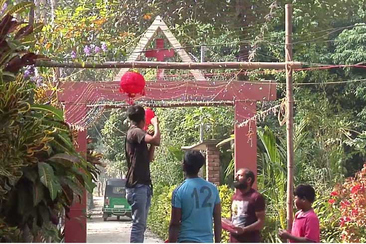 বড়দিনের আমেজ পাবনার গির্জায় গির্জায়