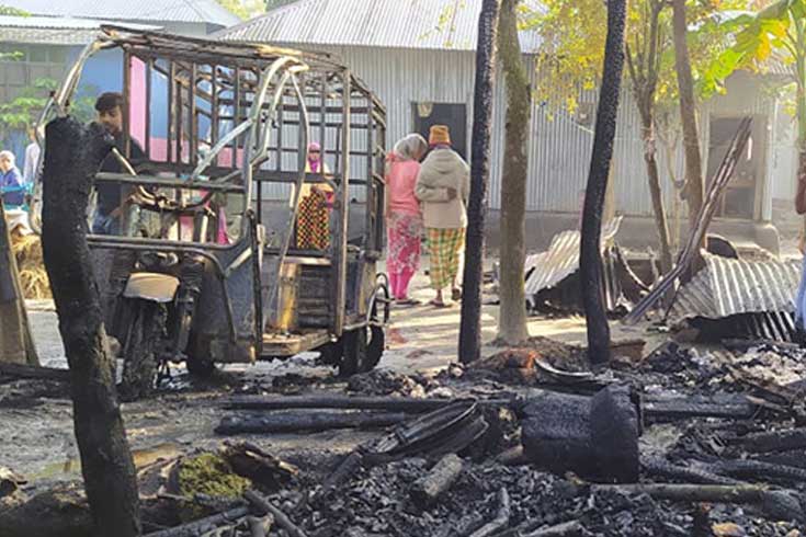 কুমিল্লায়-পৃথক-অগ্নিকাণ্ডে-নিঃস্ব-দুই-পরিবার