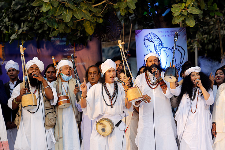 শিল্পকলায় ‘পূর্ণিমা তিথির সাধুমেলা’